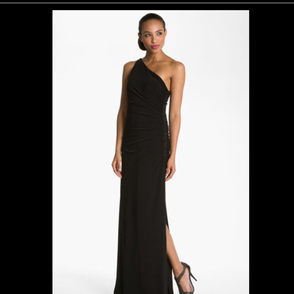 Black one shoulder laundry by Shelli Segal gown.